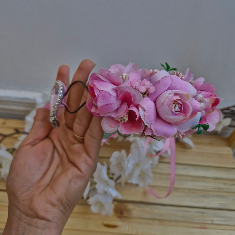ریسهی پیشانی پر گل